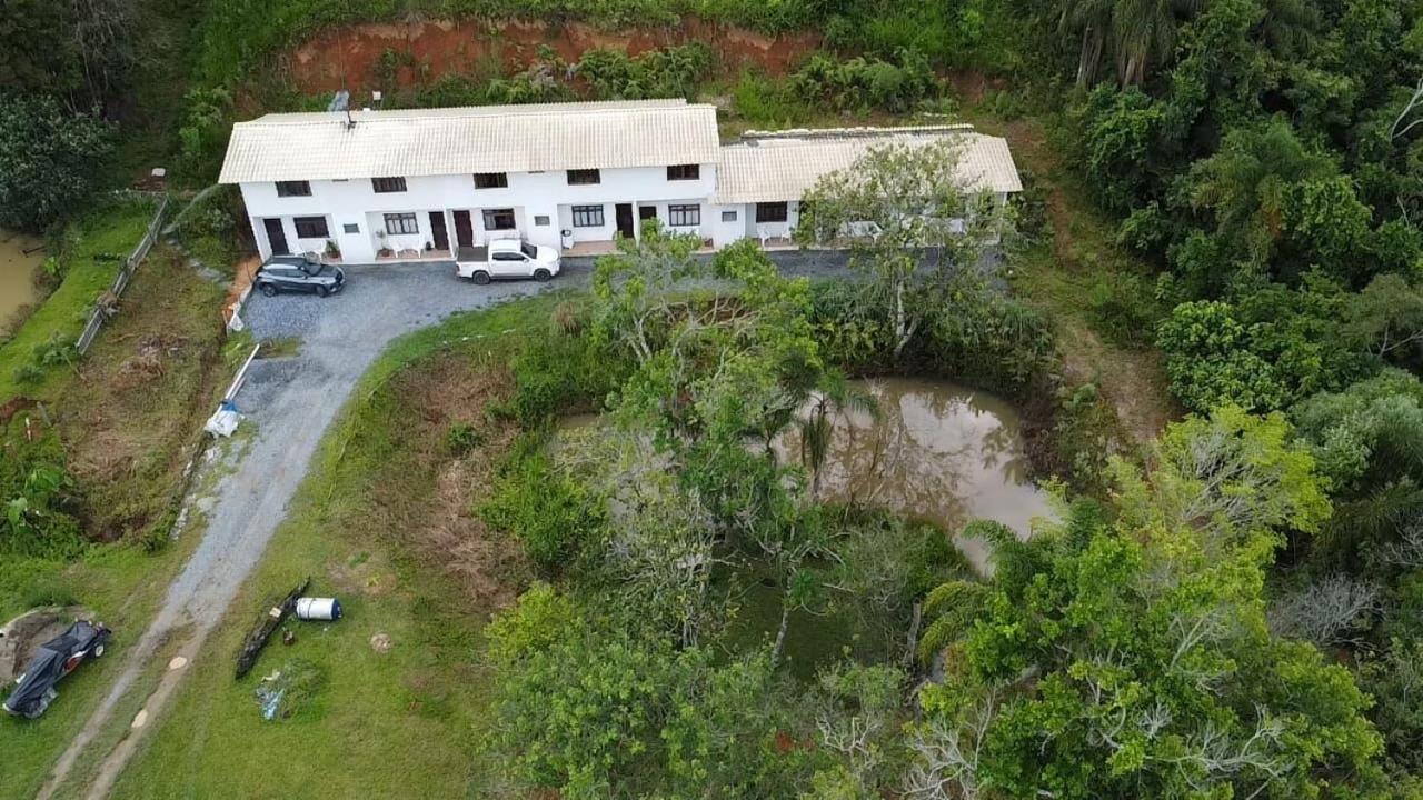 Апартаменты Hospedagem Mafli Barra do Trombudo Экстерьер фото
